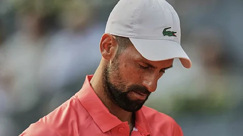 Djokovic lose opening match anew