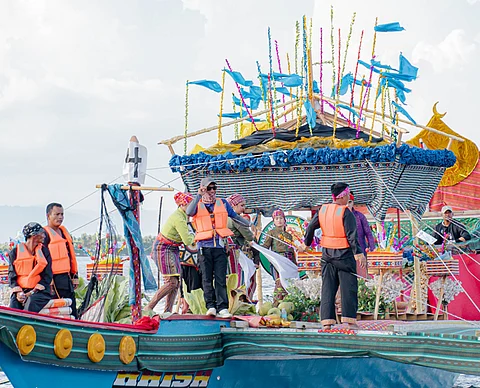 ZAMBOANGA. The Basilan Medical Center (BMC) bags the championship title and P140,000 cash prize in Sakayan Festival 2025, impressing the judges with a float that beautifully represented Yakan culture, blending intricate patterns with meaningful symbolism.