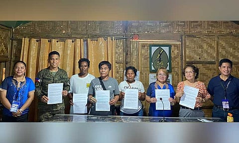The 56th Infantry “TATAG” Battalion, in partnership with the Department of Labor and Employment (DOLE) – Davao del Norte and the Checkered Farms Agrarian Reform Beneficiary Multipurpose Cooperative (CFARBEMPCO), has signed a Memorandum of Agreement (MOA) to implement livelihood projects for people’s organizations (POs), mostly of former rebels (FRs).
