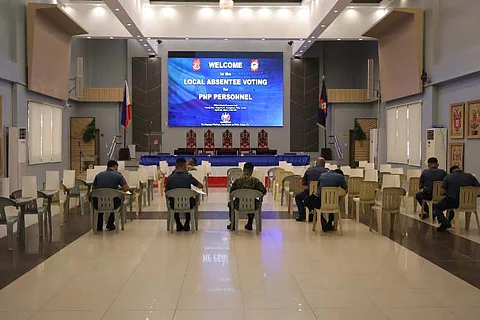 227 Eastern Visayas cops cast ballots in local absentee voting