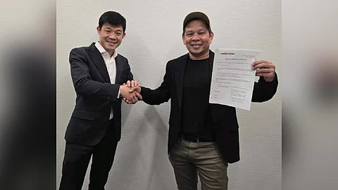 Llover signs with Kameda Promotions