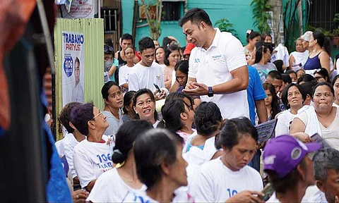 Nominee Nelson de Vega educates Novaliches residents about Trabaho Partylist’s advocacies, and reminds them to be cautious in dealing with people and companies offering them money and jobs online.