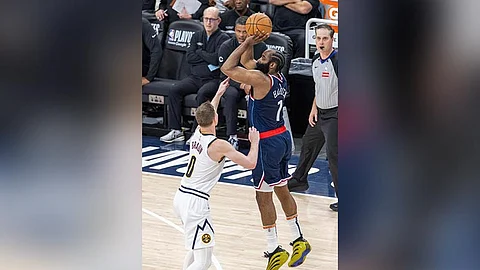 Nuggets blow out Clippers