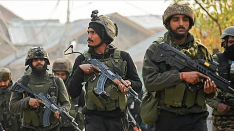 Indian missile attacks kill 8, injure 35