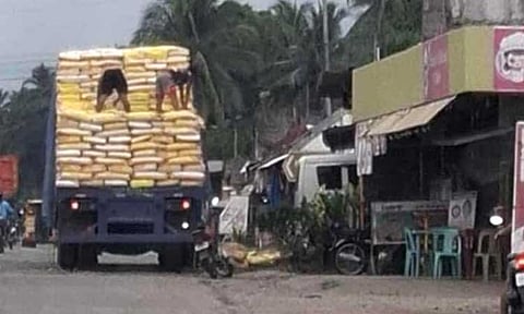 A vice mayoral candidate in Nabunturan, Davao de Oro—also an incumbent barangay captain—is under investigation for alleged vote buying ahead of the May 12, 2025, National and Local Elections. The probe follows the interception of a 22-wheeler truck carrying thousands of sacks of rice reportedly being distributed outside the candidate’s residence in Purok 6, Barangay Manat on Tuesday, May 6.