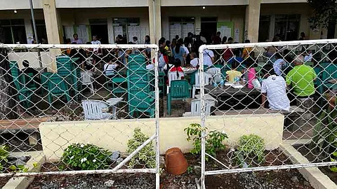 ILOILO. Voters continue to arrive at Jaro High School in Iloilo City as of 9:30 a.m., undeterred by the intense morning heat, to participate in the May 12, 2025 Midterm National and Local Elections.