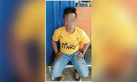 KULATADO: Gipakita sa biktima (wala) ang mga bun-og sa iyang lawas human siya gikulata sa iyang maguwang nga lalaki (ibabaw) nga nagtrabaho isip e-bike driver. /