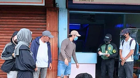 ZAMBOANGA. Operatives of the Philippine Drug Enforcement Agency-Bangsamoro Autonomous Region in Muslim Mindanao backed by police, military and coast guard forces arrest alias Bads (seated) and seize some P6.8 million worth of shabu in an anti-drug operation on Monday, May 19, 2025, along Serentes Street, Chinese Pier village, Jolo, the capital town of Sulu. (SunStar Zamboanga)
