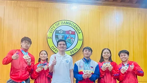 ZAMBOANGA. Mayor John Dalipe lauds the young Zamboangueño weightlifters, who won 13 medals in the International Weightlifting Federation (IWF) Youth and Junior World Championships held in Lima, Peru from April 30 to May 5, calling them an inspiration for the city's youth during the courtesy visit at City Hall on Tuesday, May 20, 2025. (SunStar Zamboanga)