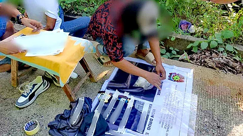 Concepcion police operatives present the illegal drugs, buy-bust money, and evidence recovered from alias “Leov” during a buy-bust that led to his arrest and the seizure of P544,000 worth of suspected shabu on May 21, 2025, in Barangay Poblacion, Concepcion, Iloilo. (Photo courtesy of Concepcion MPS)