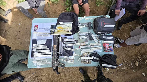 Armas, P1.8M nga drugas nasakmit sa Compostela
