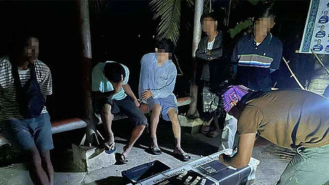 Armas, drugas nasakmit sa buy-bust sa Toledo City