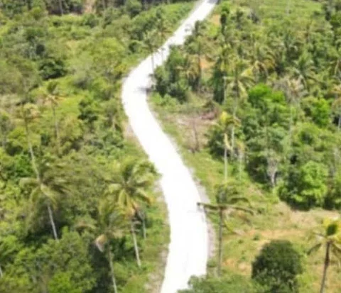 ZAMBOANGA. The National Government, through the Department of Public Works and Highways (DPWH), completes the concreting of a P30 million farm-to-market road project in Sikitan village, Piñan, Zamboanga del Norte, boosting accessibility and economic grown in the area.