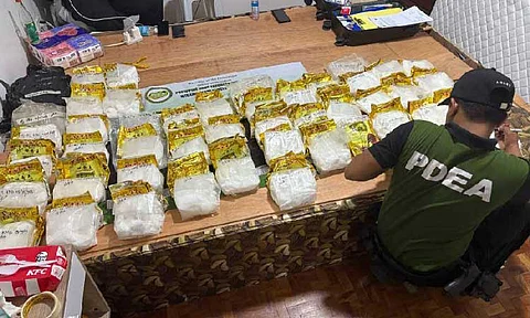 INTENSIFIED CAMPAIGN. A Philippine Drug Enforcement Agency agent checks the inventory of PHP1 billion worth of shabu seized during an operation in Barangay Pampang, Angeles City, Pampanga on May 26, 2025. The illegal drugs were placed inside 155 transparent plastic bags, weighing approximately one kilogram each. (Photo courtesy of PDEA)