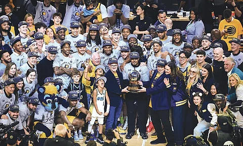 KAMPIYON SA EAST: Nagselebrar ang tibuok kampo sa Indiana Pacers human midaog sa Eastern Conference Finals batok New York Knicks. /