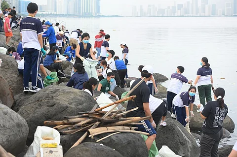Students actively participate in the coastal cleanup drive, reinforcing their role as environmental stewards and contributing to the preservation of marine ecosystems.