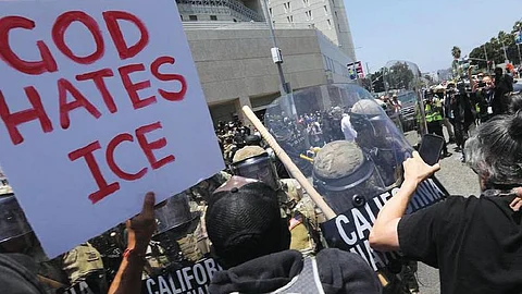 La protests escalate