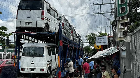 65 ka smuggled nga sakyanan gisakmit sa LTO