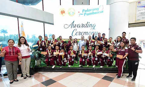 PALARO MEDALISTS REWARDED. Davao de Oro Governor Dorothy Gonzaga awards cash incentives to the province’s medalists in the recently concluded 2025 Palarong Pambansa 2025.