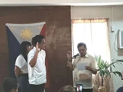 BACOLOD. Bacolod City councilor-elect Wilson Gamboa Jr. took his oath office before Abang Lingkod Representative Joseph Stephen Paduano at Barangay Montevista Hall in Bacolod City on Friday, June 13.