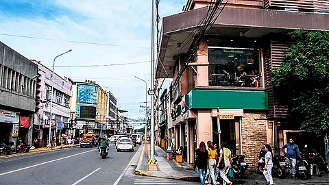 Garcia urges Hontiveros to act on sidewalk encroachment issue