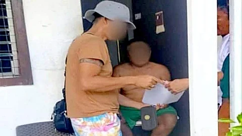 ILOILO. Police operatives from the Iloilo Police Provincial Office arrest a 53-year-old farmer and his 17-year-old son during a search warrant operation for illegal firearms on June 16, 2025, in Sitio Imbidayan, Barangay Sinugbuhan, San Joaquin, Iloilo.