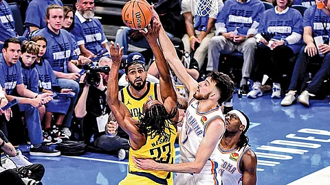 Thunder close in on title