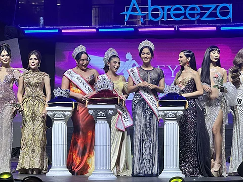 The Reyna ng Davao 2025 unveiled three new crowns designed by artist Liza Nia, each adorned with interlocking gender symbols to represent the LGBTQ+ community’s ongoing fight for justice, freedom, and recognition. More than just crowns, they are powerful emblems of identity, unity, and the spirit of Pride Month.