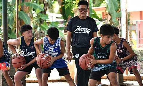 AKTIBO DABAWENYO. The Sports Development Division of the City Mayor’s Office (SDD-CMO) holds a free basketball clinic under the Aktibo Dabawenyo program in Barangay Alambre, Toril, Davao City, recently.