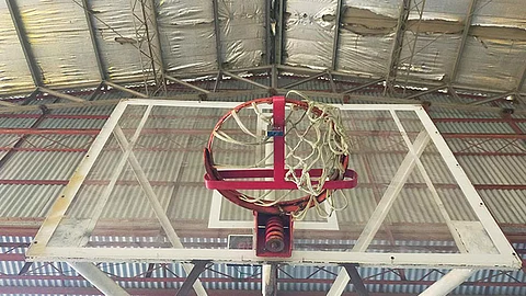 Basketball court sa Casals Village, gikandaduhan