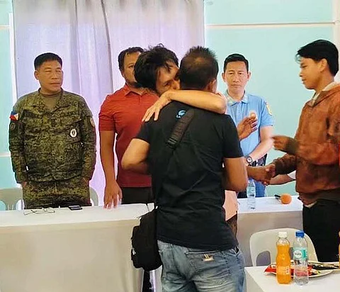 ZAMBOANGA. The municipal government of Luuk, Sulu successfully facilitates the amicable settlement of a 20-year-old feud between the Jumala and Idno families on Thursday, June 19. The settlement ceremony was witnessed by top government, military and police officials in Luuk town.