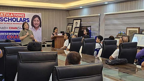 25 ka bag-ong electrician migradwar sa TESDA