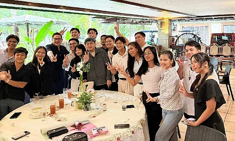 BAM WITH YOUTH
Senator Bam Aquino joins Kapampangan youth during the “Salamat BAMPanga” event held at Residencia Romero on Monday. -Photo by Mark Sison/CLMA Pampanga