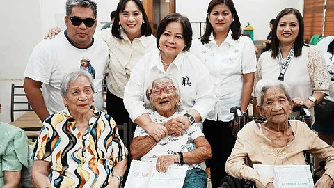 16 seniors get P100K cash gift from Capitol
