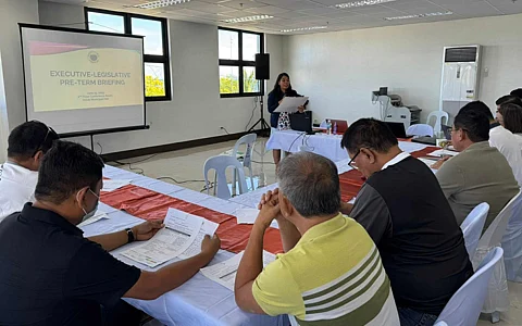 Oslob holds pre-term briefing ahead of 2025–2028 transition