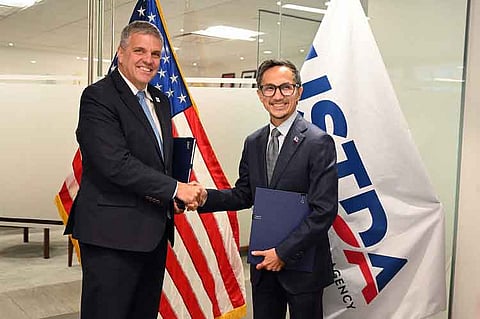 U.S. Trade and Development Agency (USTDA) Acting Director Thomas R. Hardy and the Philippines’ Department of Transportation (DOTr) Secretary Vince Dizon lead the signing ceremony of the Subic-Clark-Manila-Batangas Railway Agreement in Arlingon, Virginia, on June 26.