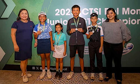 Winners pose with PGTI executive director Nana Soriano (left) and Del Monte Golf Club clubhouse manager Bea Roque (right) during awards ceremonies. They are (from second from left, Kimberly Baroquillo, Soleil Molde, Ken Guillermo and Jamie Barnes).