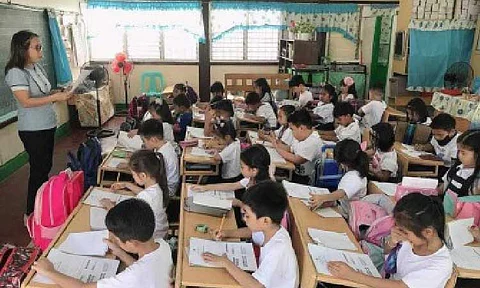 SCHOOL DAYS. A file photo of grade school learners and their teacher in Calasiao Central School Calasiao town, Pangasinan. Malacañang on Wednesday (July 2, 2025) said President Ferdinand R. Marcos Jr. is not opposed to the implementation of the K-12 program but wants to improve the curriculum. (Photo courtesy of Calasiao Central School Facebook)