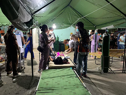 ANTIQUE. Students from Pis-anan National High School and Elementary School were rushed to hospitals in Antique on July 2, 2025, after experiencing symptoms linked to inhalation of a foul odor. Over 80 students were treated, with local officials and medical staff working through the night to provide care and relief. An investigation into the cause is ongoing.