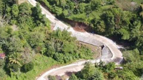 ZAMBOANGA. The Department of Public Works and Highways (DPWH) completes a P50 million road project enhancing connectivity between two provinces in Zamboanga Peninsula and Northern Mindanao. The project served as a crucial inter-provincial route that facilitates the movement of people, goods and services across the three provinces. (SunStar Zamboanga)