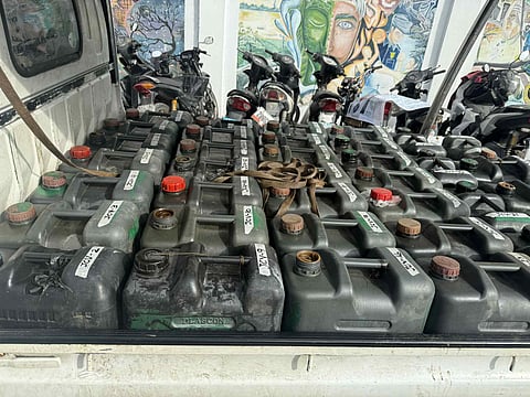 Ginalon nga krudo gipamaligya, sikop