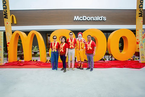 McDonald’s Philippines President and CEO Kenneth S. Yang (3rd from left), Assistant Vice President for Corporate Relations and Impact Adi Hernandez (leftmost), and other officials lead the unveiling of the brand’s 800th store in the country, located at Davao Global Township.