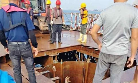 A 25-year-old construction worker from Sto. Tomas, Davao del Norte, died after a tragic fall while working on the Samal Island-Davao City Connector (SIDC) project in Purok 2, Barangay Caliclic, Babak District, Island Garden City of Samal (Igacos) on Wednesday morning, July 23.