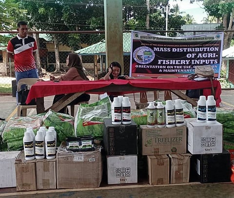ZAMBOANGA. Now called friends rescued (FR), the former New People’s Army (NPA) rebels, who have laid down arms and chosen the path of peace, have received essential food packs when the municipal government of Bayog, Zamboanga del Sur, in partnership with the 53rd Infantry Battalion (53IB) and the Department of Social Welfare and Development (DSWD) conduct profiling and validation activity for the FR.