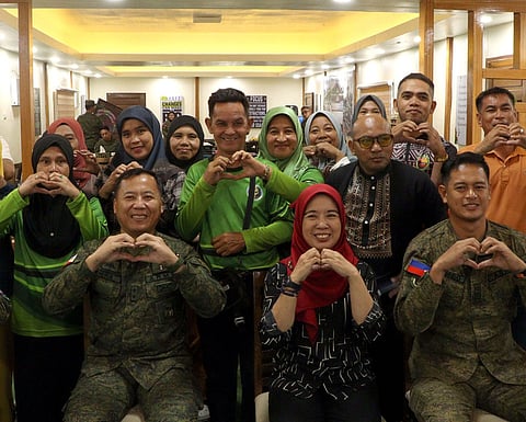 ZAMBOANGA. The Jesus V. Del Rosario Foundation and the Department of Education-Sulu sign a memorandum of agreement on Friday, August 8, for the implementation of a 120-day nourishment program beginning Monday, August 11, covering 14 schools in the towns of Indanan, Patikul, Omar, and Talipao in the province of Sulu.