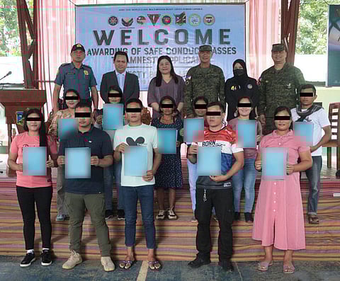 ZAMBOANGA. Eleven former rebels, now called “friends rescued (FRs),” receive safe conduct passes granting them easier access in processing their applications for the government’s amnesty program. The awarding of the passes was held alongside an amnesty board meeting on Tuesday, August 19, at Camp Major David Sabido, which houses the 53rd Infantry Battalion (53IB) headquarters in Poblacion village, Guipos, Zamboanga del Sur.