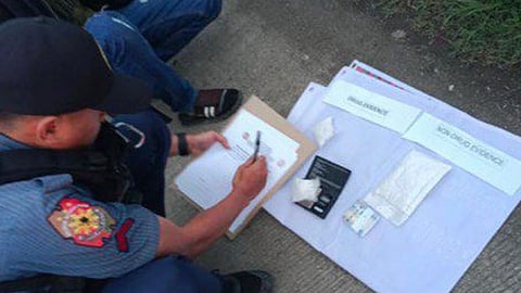ZAMBOANGA. Lawmen arrest an individual and seize some P600,000 worth of illegal drugs in anti-illegal drug operation in close coordination with the local community on Wednesday, August 27, 2025, in Pagagawan village, Datu Montawal, Maguindanao del Sur. (SunStar Zamboanga)