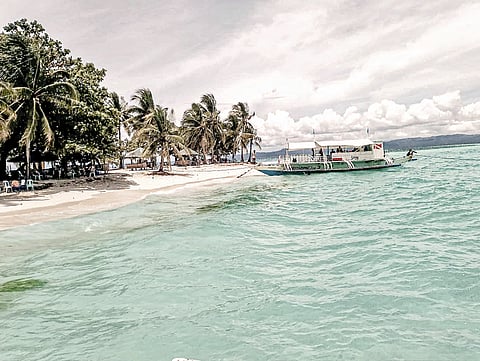 Nakasuroy na gyud sa Isla sa Kalanggaman