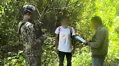 Police Regional Office in Western Visayas (PRO 6), together with Ajuy Municipal Police Station, Regional Mobile Force Battalion in Western Visayas (RMFB 6), and intelligence units, arrested Western Visayas’ Rank 10 Most Wanted Person, alias “Dado,” in Barangay Bay-ang, Ajuy, Iloilo, on September 3, 2025. (Photo courtesy of RMFB 6)