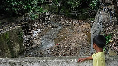 Mayor flags collapsing flood control wall in Budlaan